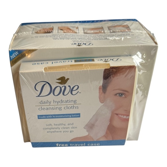 Dove Daily Hydrating Facial Cleansing Cloths Sensitive Skin 30 Ct / Travel Case - Picture 1 of 6